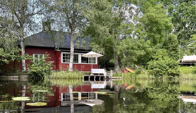 Gorgeous Lake House in Ålberga in Ålberga