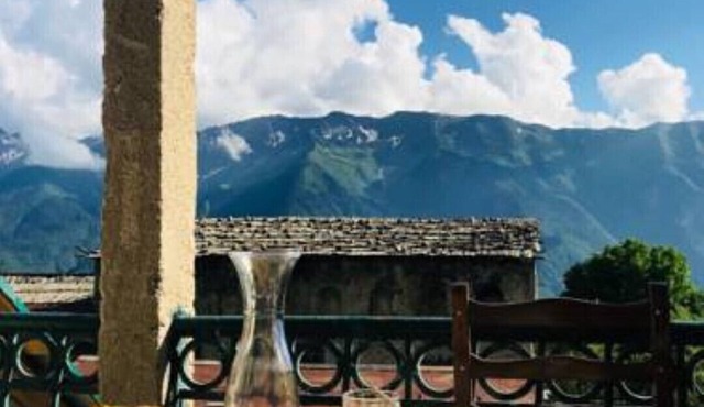 GregHouse with Amazing Mountain Views