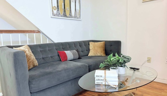 Group Friendly 2BR/2BA UWS Duplex in New York