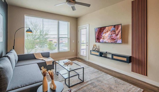 Group-Friendly Apt | Pool,Gym,Parking,W/D,Balcony in Tempe