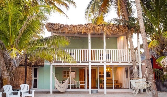 Guesthouse & Yoga Studio beachfront home: El Cuyo in El Cuyo