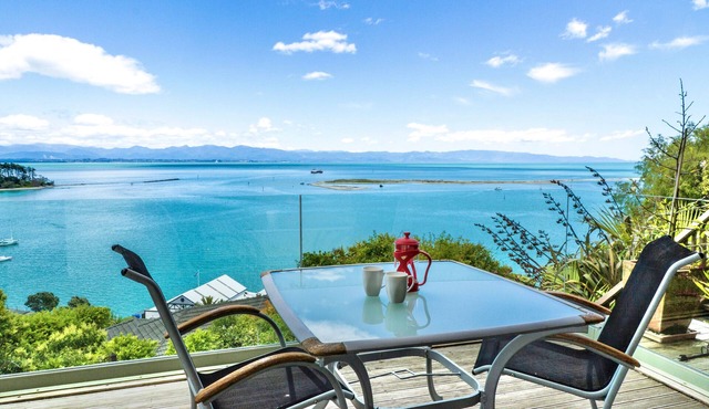 Harbour View - One - Nelson Waterfront Apartment in Nelson