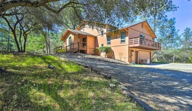 Hilltop Villa with Panoramic Views. in Coarsegold