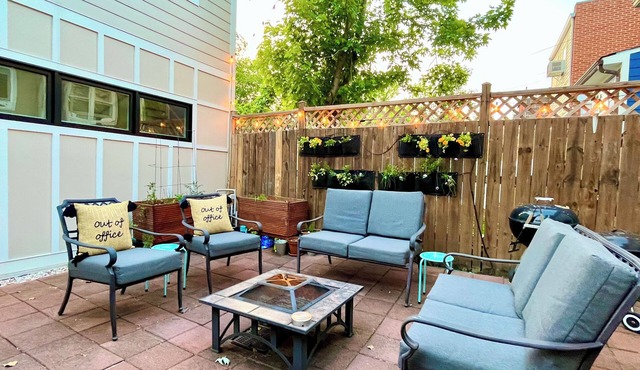 Historic Eco Rowhome, 4BR/6bed, 2.5BA, Pet Friendly, Free Street Parking in Washington