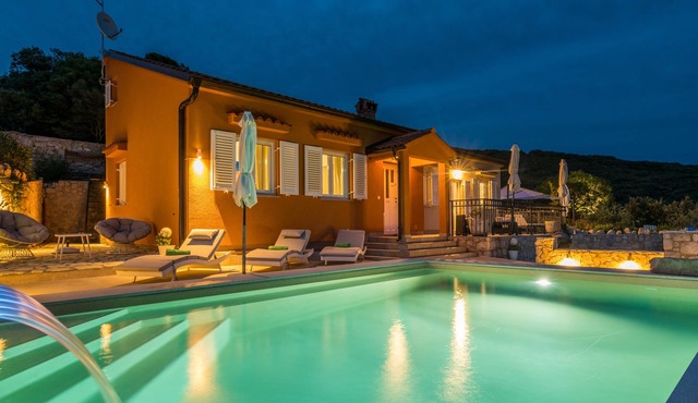 Holiday home for 8 guests with 130m² in Miholaš?ica (71234) in Cres