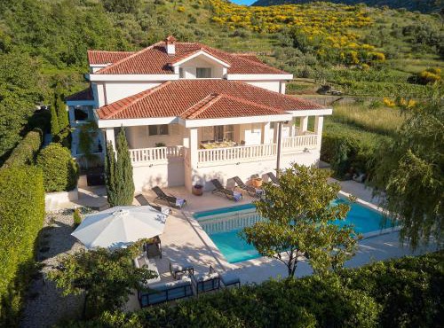 Holiday Home Plasa in Žrnovnica