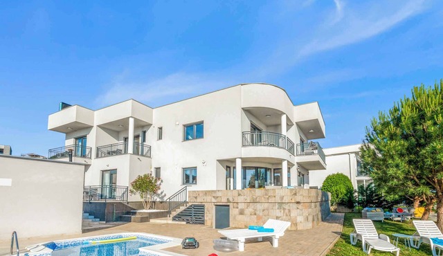 Holiday home with 10 bedrooms, sea views and pool in Crikvenica