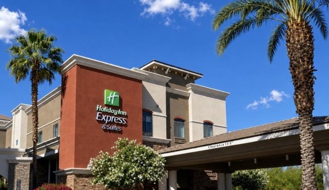 Holiday Inn Express & Suites Phoenix Glendale Dist by IHG in Glendale