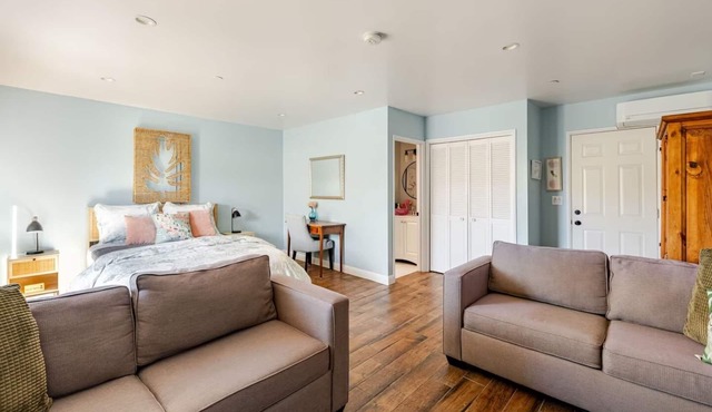 Hollywood Hideaway: Cozy Guesthouse Near Universal Studios in North Hollywood