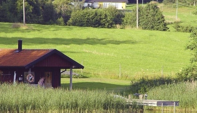 House with beautiful lake wive, boat can be rented. in Lilla Edet Ö