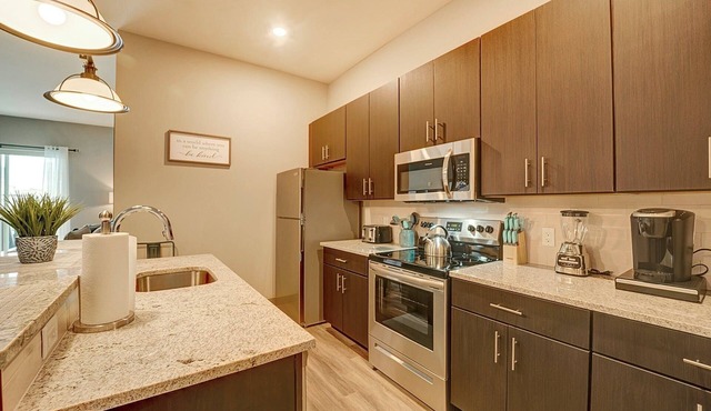 Huge 2 bed 2 bath, Easy Ride to NYC in Hackensack