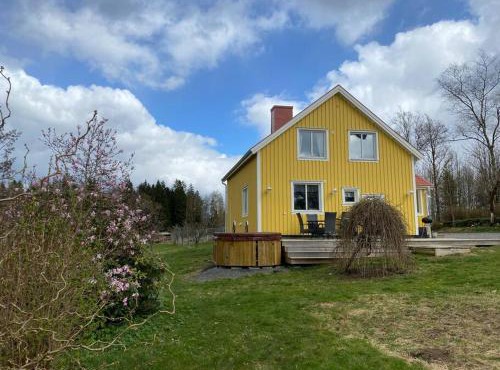 Hus på landet nära Göteborg in Hällingsjö