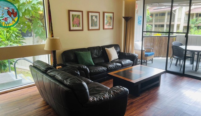 In Town, Ocean View, Steps Away From The Beach, Shops, Restaurants And Bars! in Kailua Kona