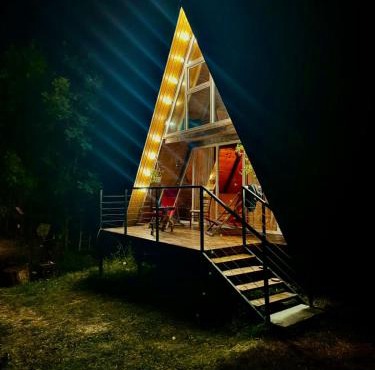 Io-Ti Cottage