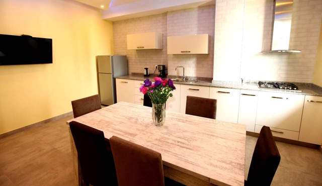 Irakli s rooms- Brand new apartment in brand new modern building.