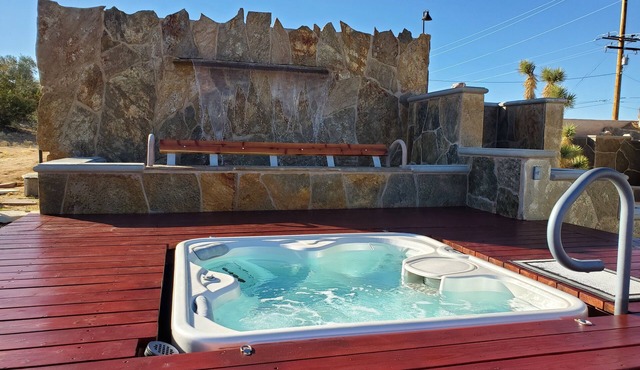 Joshua Tree Home Home Fountain Oasis & Spa w/360 Views in Joshua Tree