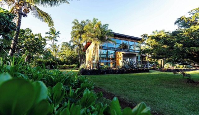 Jungle Haven: Oceanfront Eco Villa on Fruit Farm in Pahoa