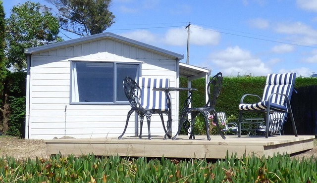 Karitane absolute-seaside self-contained family holiday studio, 2 adults, 2 kids in Karitane
