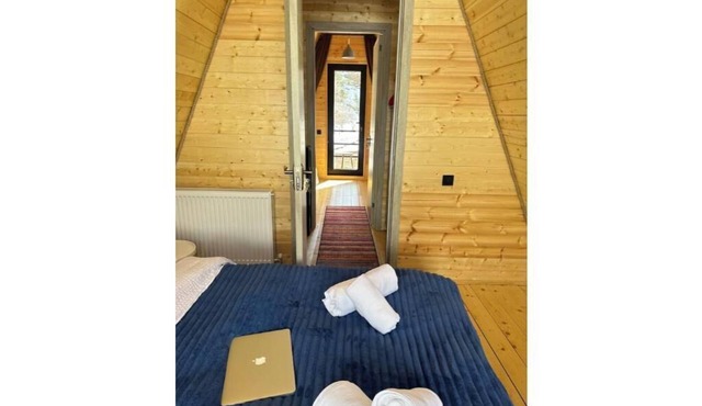 Kazbegi River View Cabin – Mountain Cabin with Stunning Nature Views