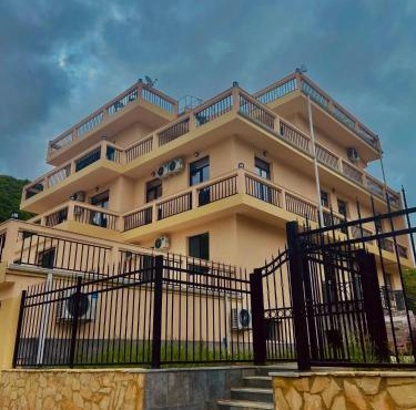 Khidikari Hotel