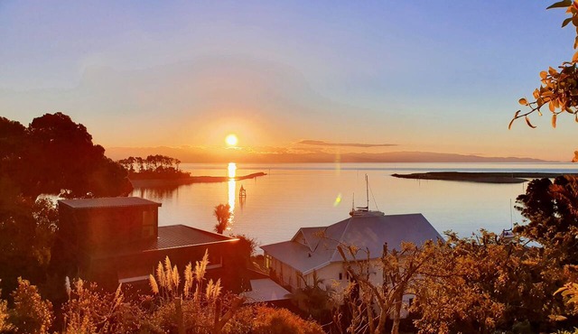 Kimberley Three - Nelson Waterfront Apartment - Free Cancellation Available Here in Nelson