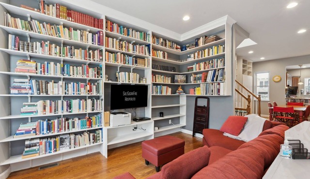 La Casa del Professore - 4BR/3.BA, Free St. Parking, Spacious Deck & Yard in Washington