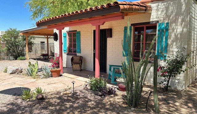 “La Casita Encantada” All the Charm & all the Amenties for a Long or Short Stay! in Tucson