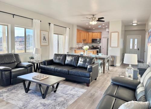 Lake Powell Views and Prime Location in Page