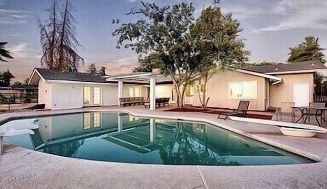 Large 2 Master Bedrooms total 4 bedroom 3 bath, family friendly house with AC in Clovis