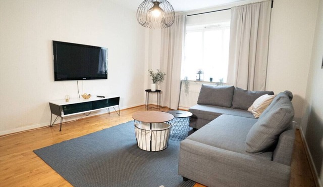 Large City-Centre Apartment | Sleeps 4 in Kvillebäcken