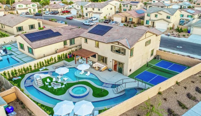 Lazy River, Pickleball, Gameroom, Fun in the desert! in Coachella
