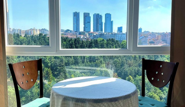 Levent Central Metro & Mall Access in İstanbul