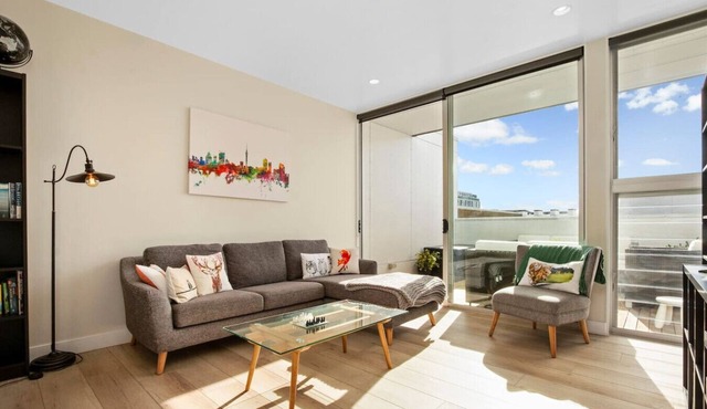 Light Filled Multi-Storey Townhouse + Carpark in Auckland