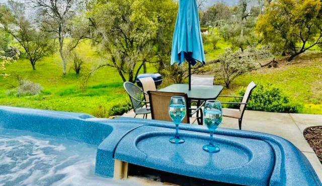Lighthouse Suite - Dog Friendly Home - Hot Tub - BBQ - Full Kitchen - Sleeps 4 in Coarsegold