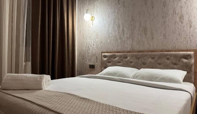 Lily House : Queen Room