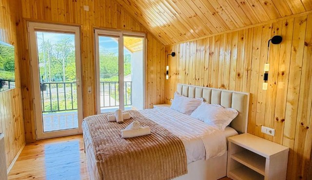 Loreta's Canyon Farmhouse