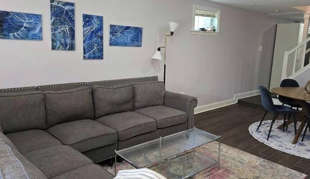 Lovely 2-bedroom Woodland Oasis 1 mile to Interstate. Easy DC, VA, MD access. in Oxon Hill