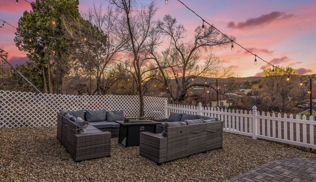 LuxHistoric Retreat, Whiskey Room, Mins to DT in Prescott