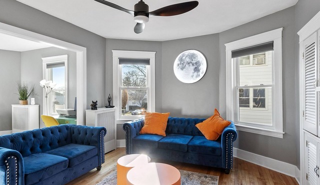Luxurious 2 BD next to UMass sleep up to 8 with Gym in Worcester