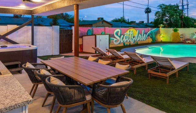 Luxurious 4B3B Home Scottsdale with Pool and Free Parking! in Scottsdale