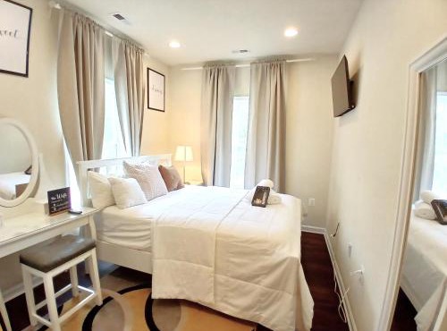 Luxurious & Cheery Private Room in DC in Washington