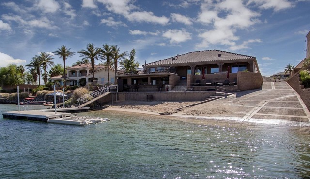Luxurious Riverfront Home W/Private Beach & Waterfront Bar/HEATED POOL in Needles