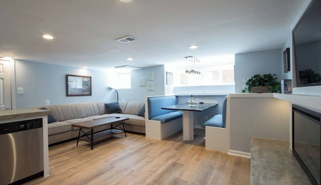 Luxury 2 bedroom apartment w/free parking in Washington