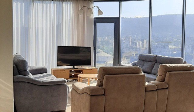 Luxury 2-bedroom apartment with WiFi and AC in marvelous T'bilisi
