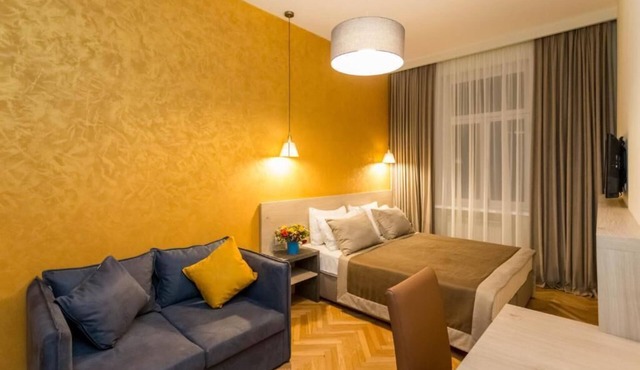 Luxury 3 BR apartment by Freedom square City Center