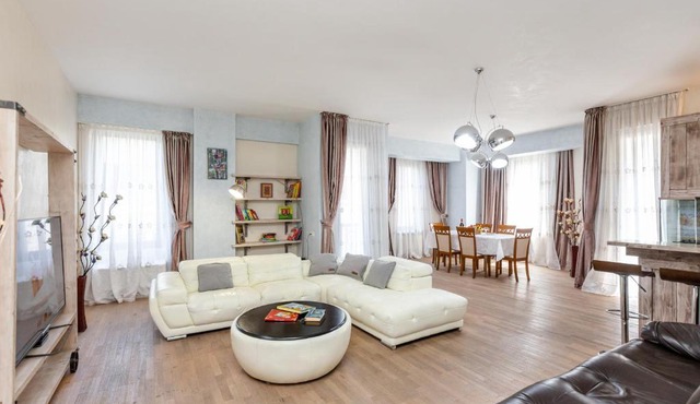 Luxury 4 Bedroom Apartment