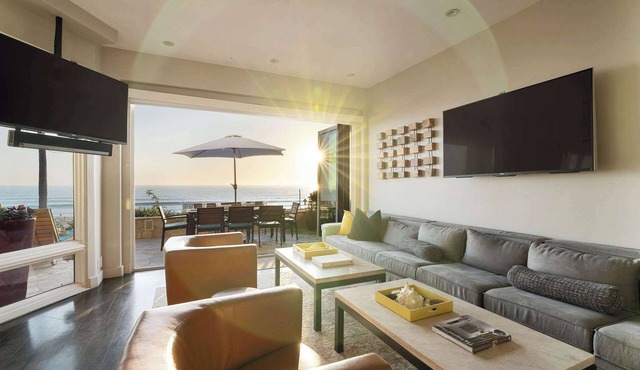 Luxury Beachfront Strand Home I Private Theater in Manhattan Beach