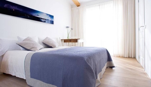 Luxury BedonBoard on Houseboat in Canals Amsterdam in Amsterdam