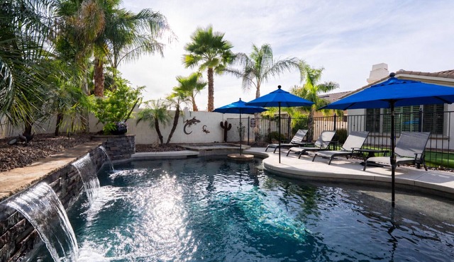 Luxury Power Ranch Estate- Pool, Spa & Golf Green in Gilbert