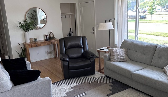 Mainstay - 3BR Main Floor Living Recliner, Bright space! Mayo Discount in Rochester